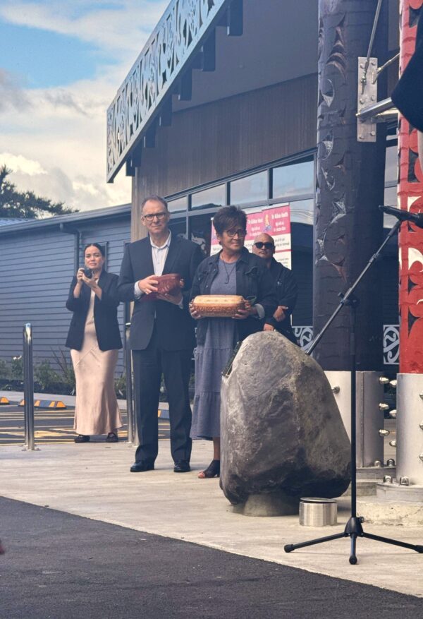 Dennis Turton, Trust Waikato Chief Executive and Michelle Nathan, Department of Internal Affairs Community Funding Advisor, holding their gifted waka huia (treasure box) taonga for their organisation's contribution to the centre.